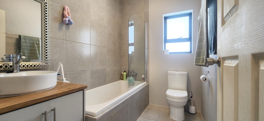 3 Bedroom Property for Sale in Oceanview Heights Western Cape